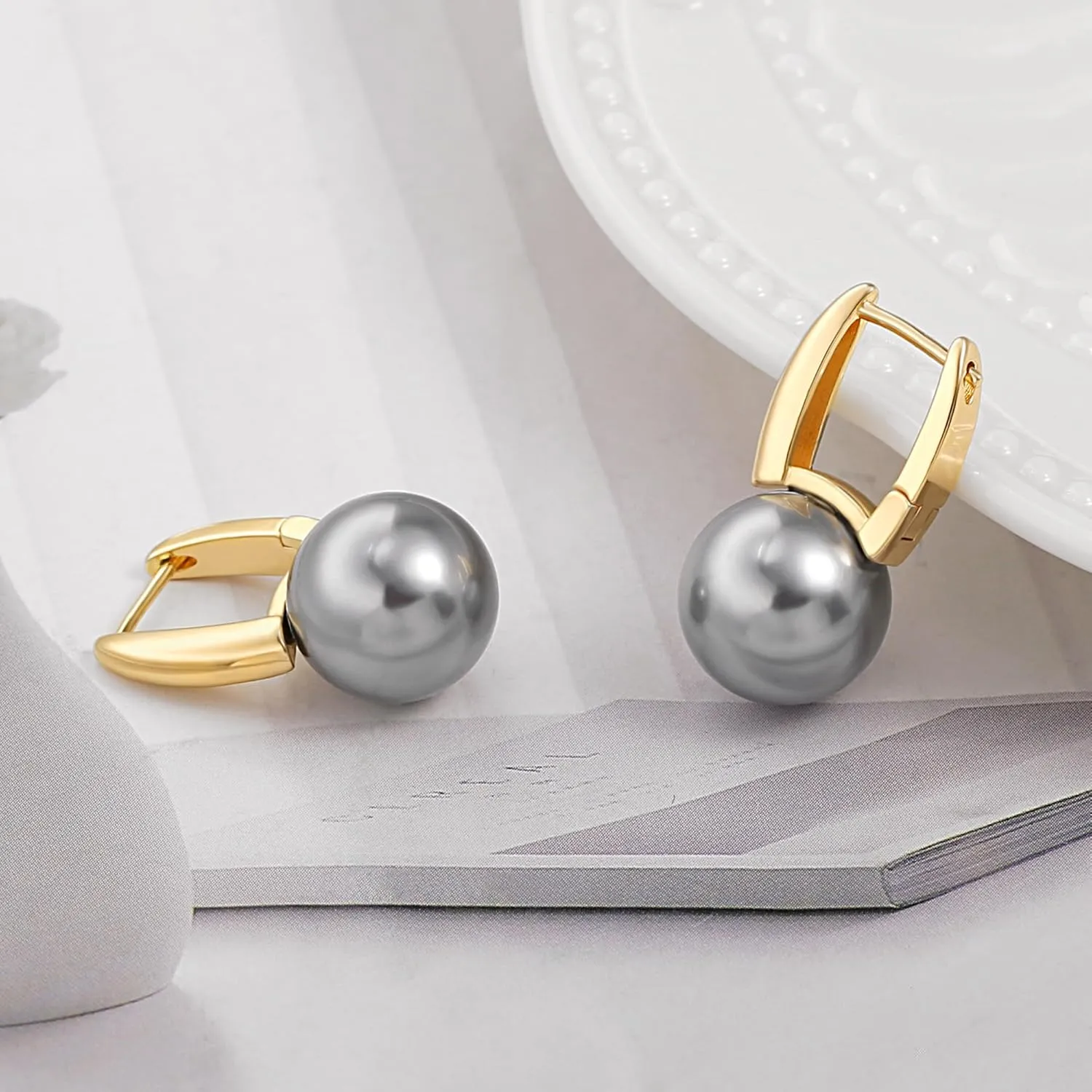 18K Gold Plated Leverback Hoop Handpicked White Shell Pearl Drop Dangle Earring for Women Minimalist Pearl Stud Ear Jewelry for Wedding Bridesmaids Gift