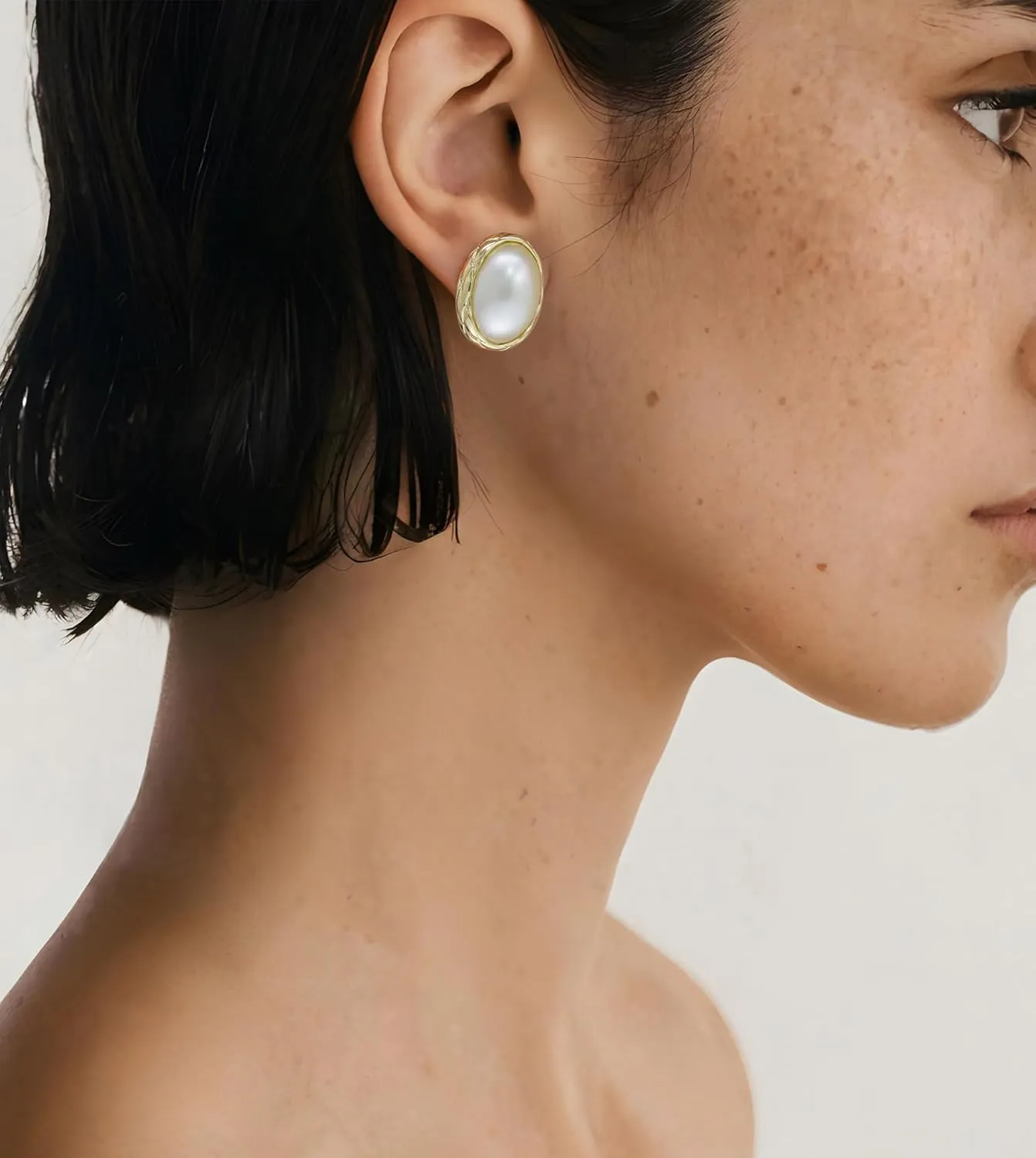 18K Gold Plated Stud Pearl Earrings for Women, Fashion White Pearl Stud Earrings Jewelry Accessory Gifts for Her