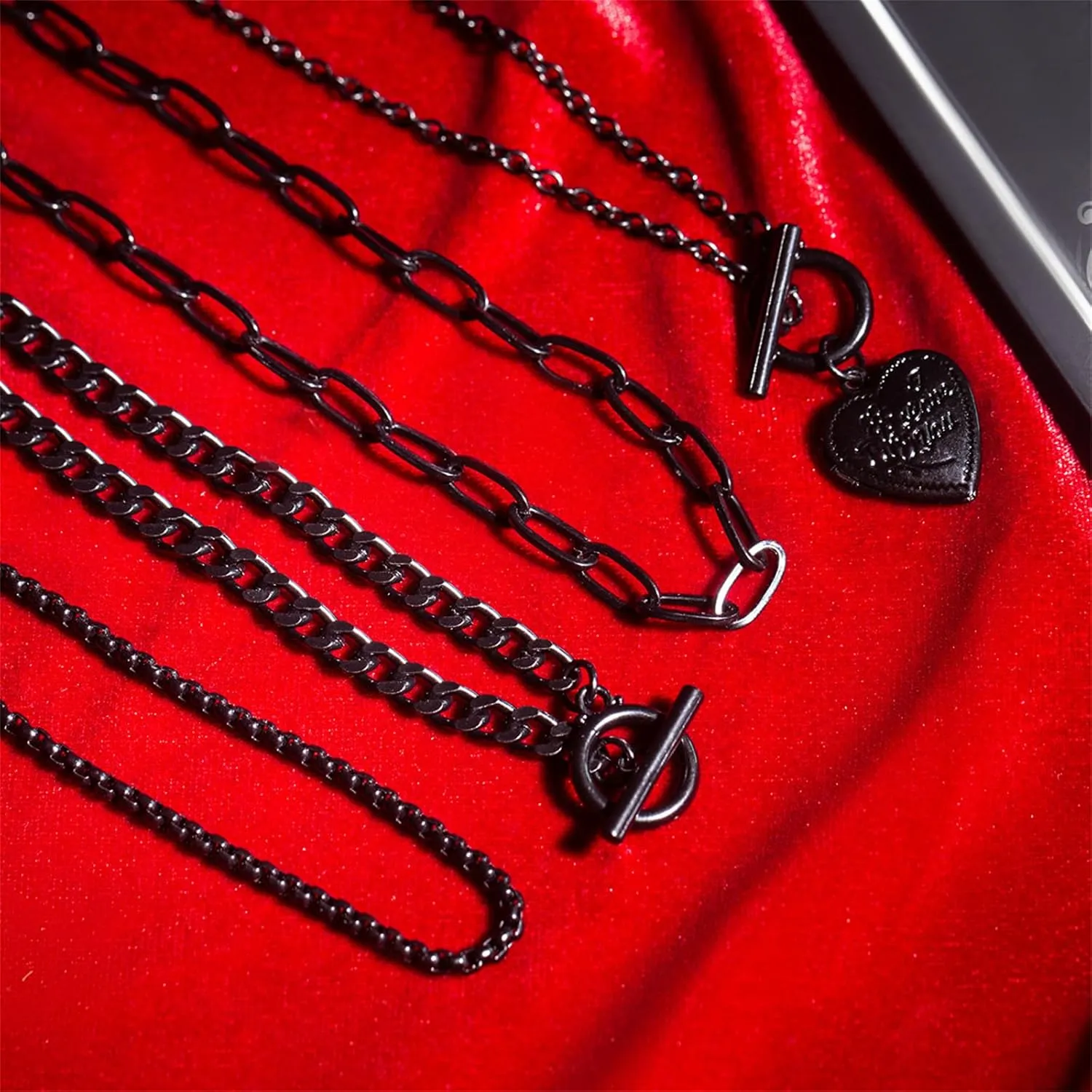 4pcs Black Layered Necklaces for Women,Vintage Fashion Heart/Coin/Star Pendant Necklace Punk Chunky Chain Choker Multilayer Aesthetic Adjustable Hiphop Necklaces Set Halloween Jewelry Gift