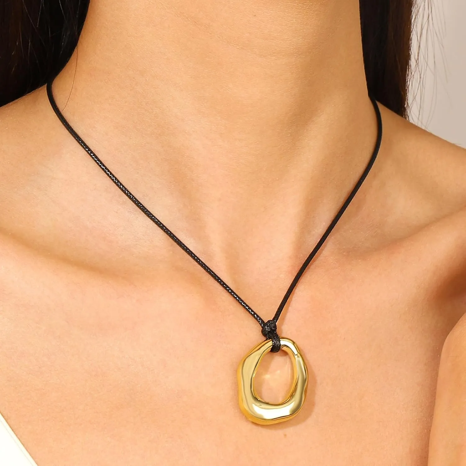 Chunky Gold Necklaces for Women Gold Statement Necklace Trendy Black Rope Choker Necklaces Long Silver Chunky Charm Necklace Irregular Hollow Pendant Necklace Summer Jewelry