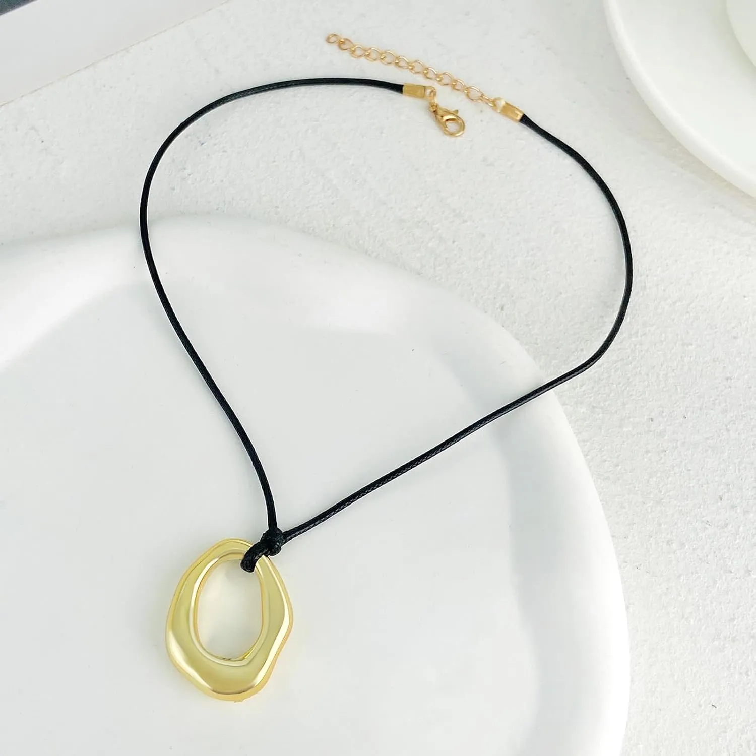 Chunky Gold Necklaces for Women Gold Statement Necklace Trendy Black Rope Choker Necklaces Long Silver Chunky Charm Necklace Irregular Hollow Pendant Necklace Summer Jewelry