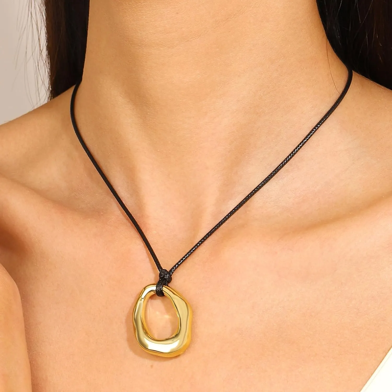 Chunky Gold Necklaces for Women Gold Statement Necklace Trendy Black Rope Choker Necklaces Long Silver Chunky Charm Necklace Irregular Hollow Pendant Necklace Summer Jewelry