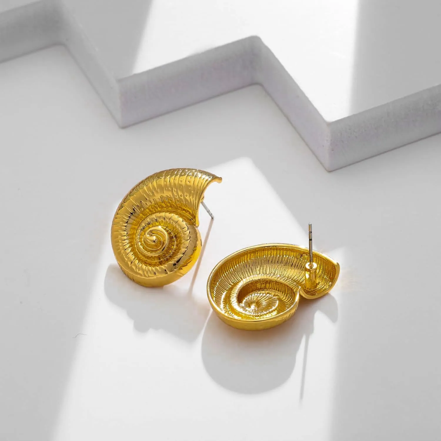 Conch Starfish Seashell Earrings Gold Stud Earrings for Women Boho Ocean Scallop Shell Earrings Gold Earrings Summer Beach Jewelry Gifts