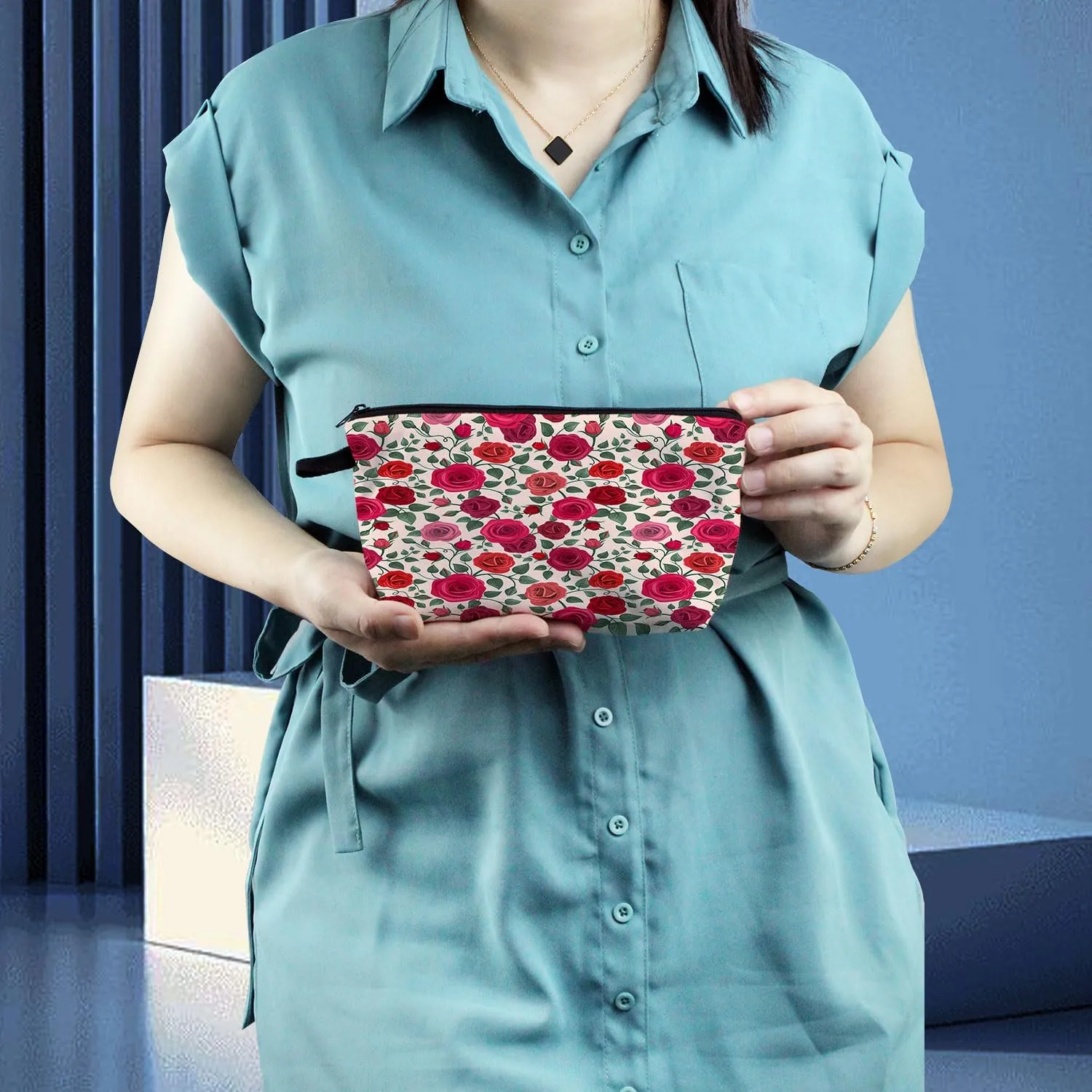 Floral Red Rose Cosmetic Bag Cute Small Organizer Zipper Pouch Red Flower Makeup Bag Valentine Aesthetic Birthday Present for Women Friends Sisters