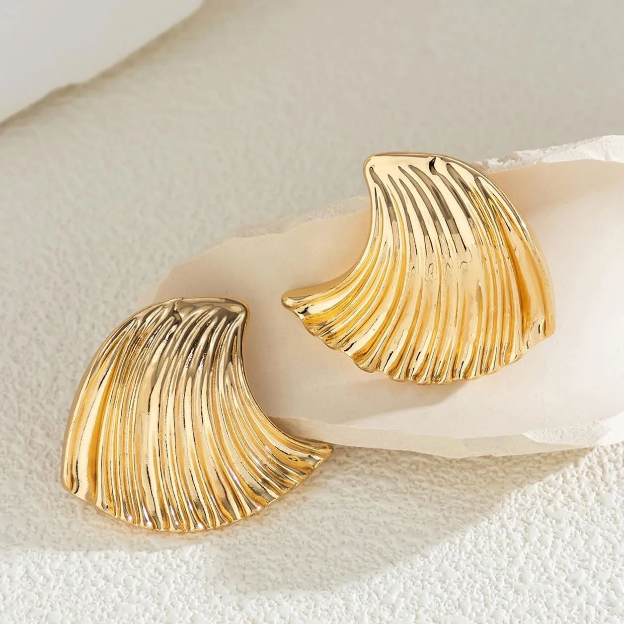 Gold Shell Earrings for Women Dainty Stud Earrings Seashell Drop Dangle Earrings Trendy Jewelry for Women Spiral Earrings Hypoallergenic