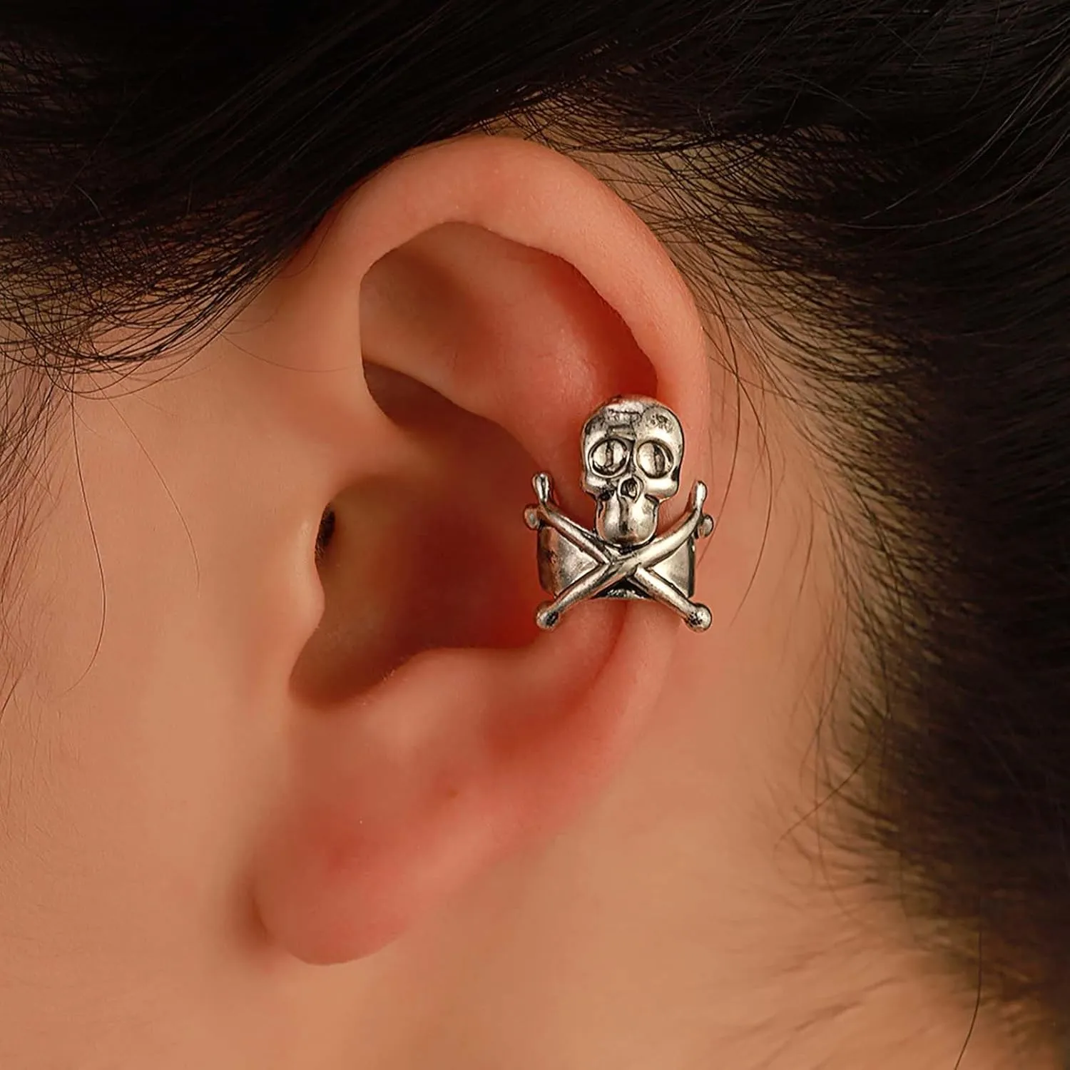 Gothic Skull Ear Cuff Earrings Human Skull Cuff Wrap Earrings Halloween Skull Earrings Black Skull Cartilage Cuff Earrings Skull Skeleton Crawler Cuff Earrings No Piercing Earrings Jewelry