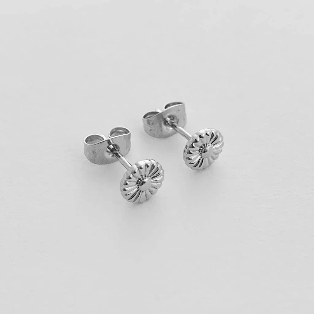 HONEYCAT Daisy Flower Studs in Gold, Rose Gold, or Silver | Minimalist, Delicate Jewelry