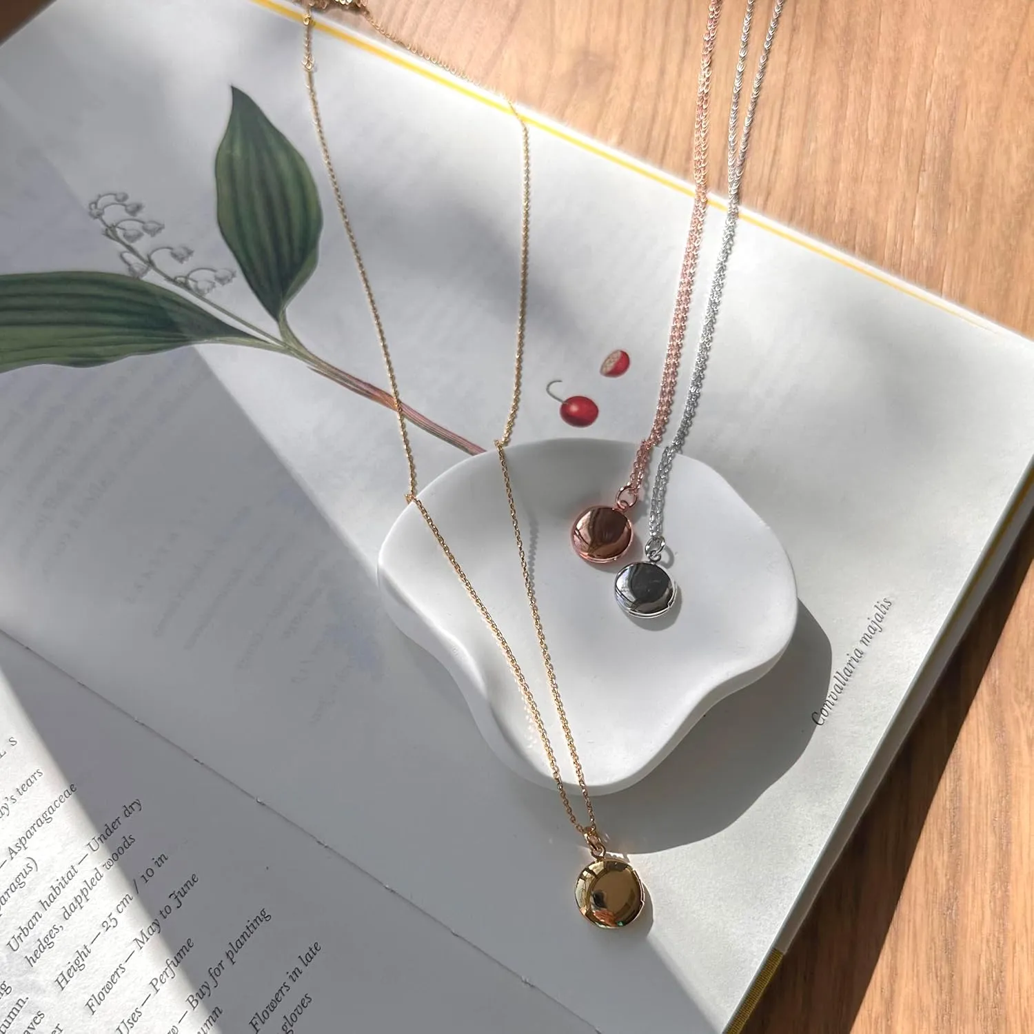 HONEYCAT Keepsake Locket Necklace in Gold, Rose Gold, or Silver | Minimalist, Delicate Jewelry