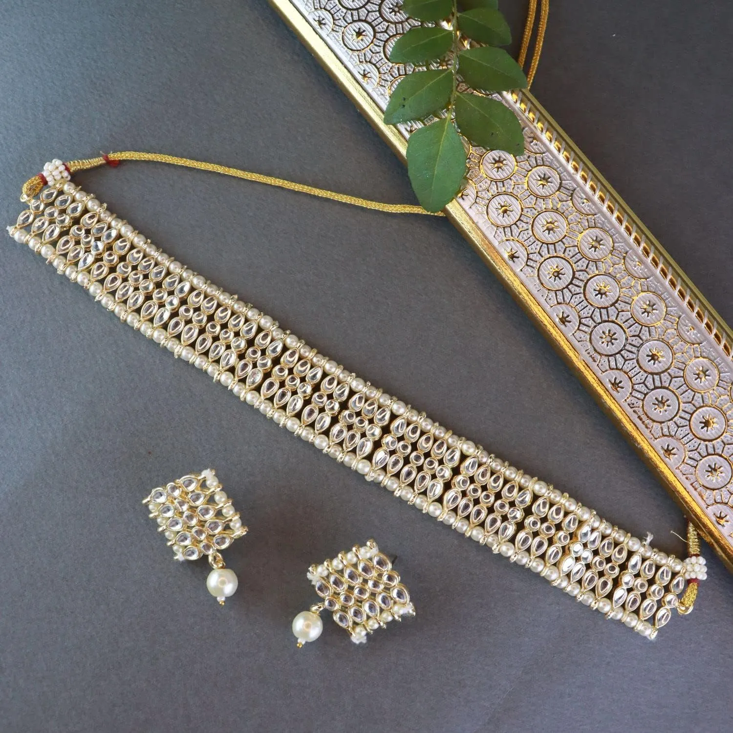 I Jewels Gold Plated Indian Wedding Bollywood Gold Pearl & Kundan Studded Choker Necklace Jewellery Set For Women (K7209)