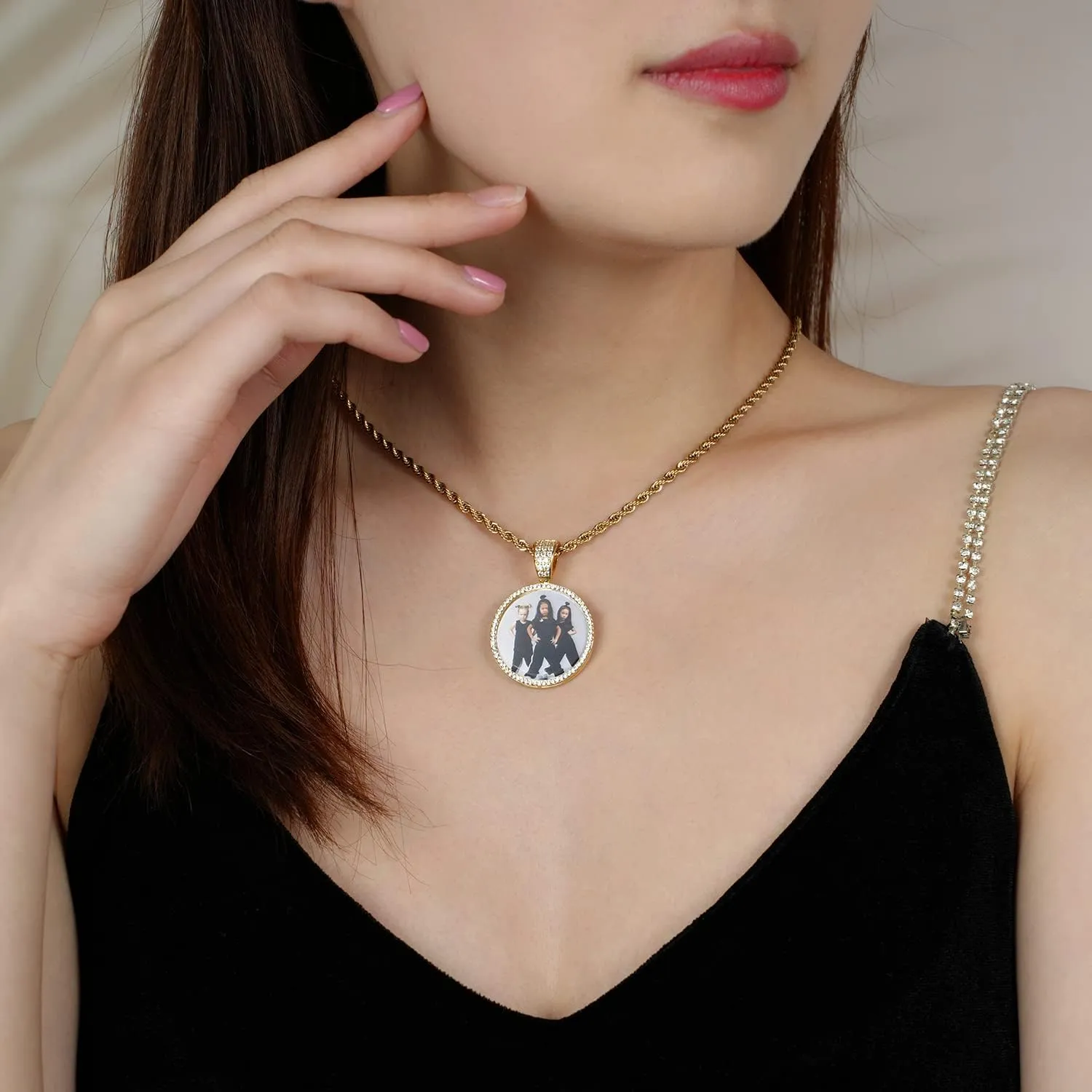 ICED PHOTO PENDANT W/ROPE CHAIN Picture Necklace Personalized Photo Blank Pendants Charms Necklace Custom Picture Necklaces Round/Heart/Angel Wings Rhinestone Bezel Pendant Trays for Jewelry