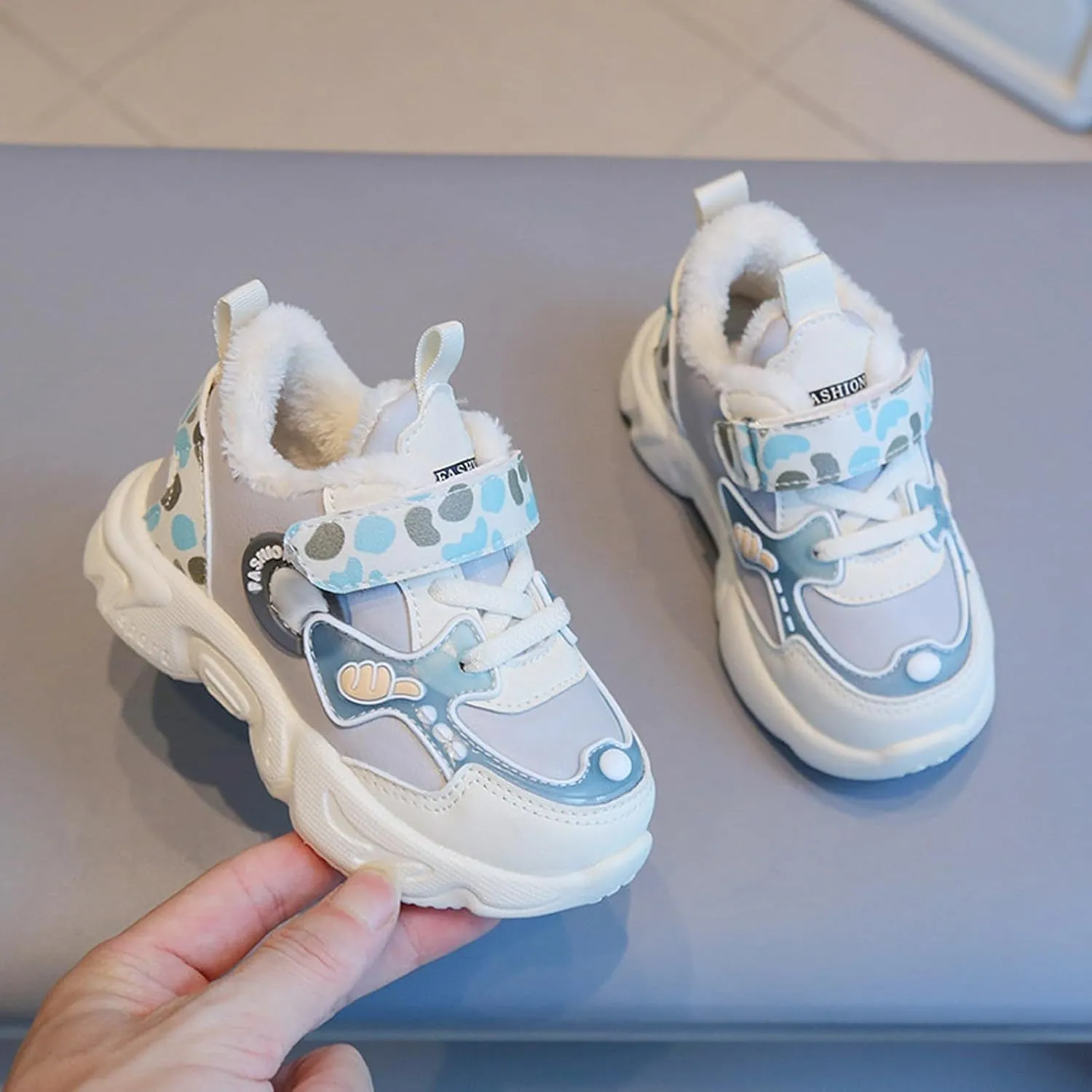 Kids Lightweight Breathable Running Shoes Boys Girls Fleece Cotton Tennis Sneakers Comfortable Girls Glitter Sneaker