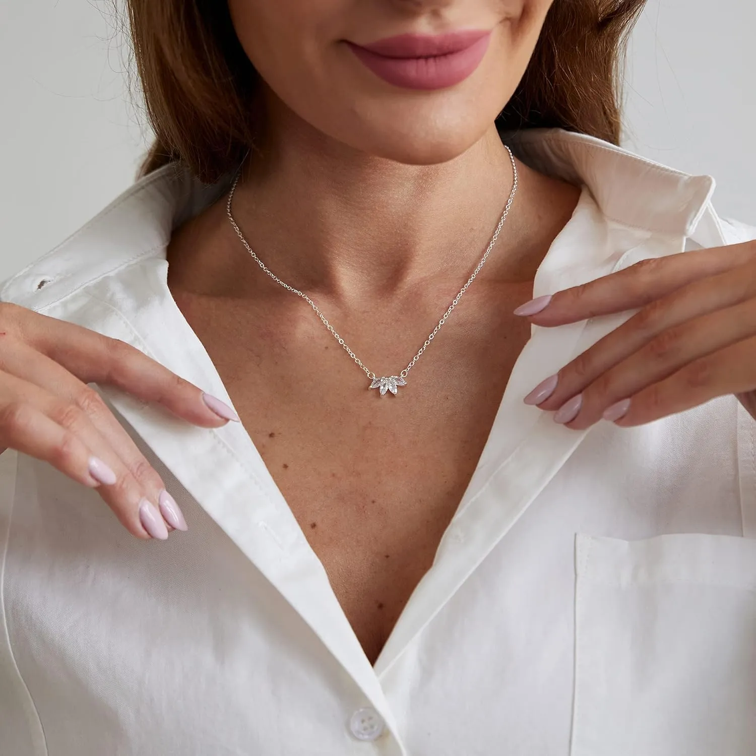Kyerlyn Diamond Necklaces for Women, Dainty Leaf Necklace 14K Gold/Silver Plated CZ Heart Pendant Necklace Simple Flower Choker Necklaces Elegant Everyday Jewelry Gift