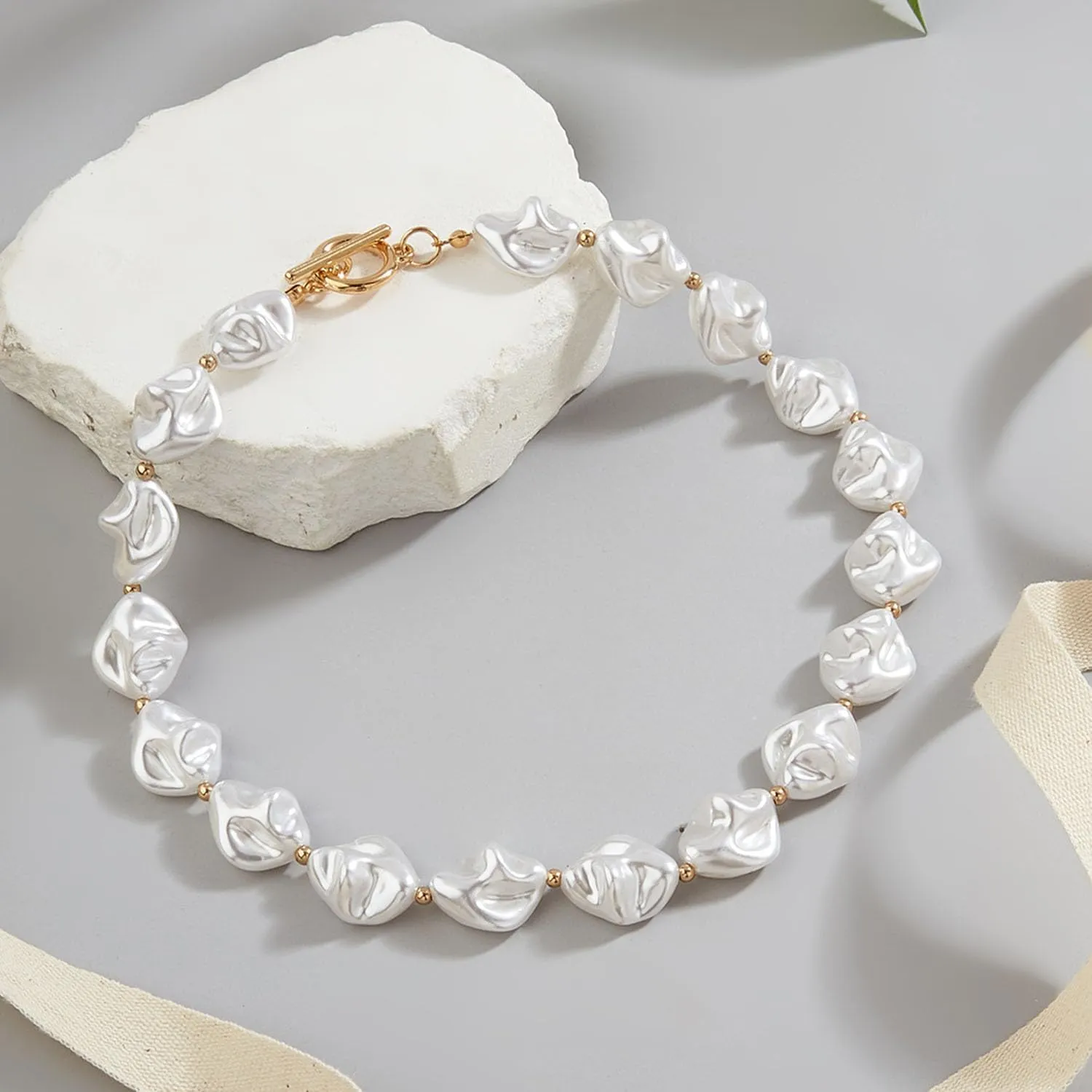 Pearl Necklaces for Women Chunky Pearl Choker Necklaces Baroque Pearl Necklace Dainty White Pearl Beaded Necklace Vintage Pearl Charm Choker Necklace Birthday Wedding Jewelry for Women