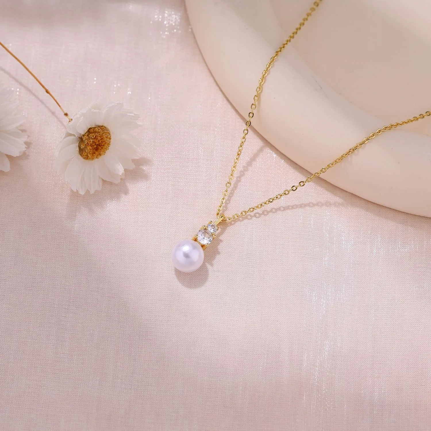 Pearl Necklaces for Women, Dainty Gold Necklace 14K Gold Plated Charm CZ Pearl Pendant Necklace Simple Gold Pearl Choker Necklaces for Women Trendy Wedding Womens Jewelry