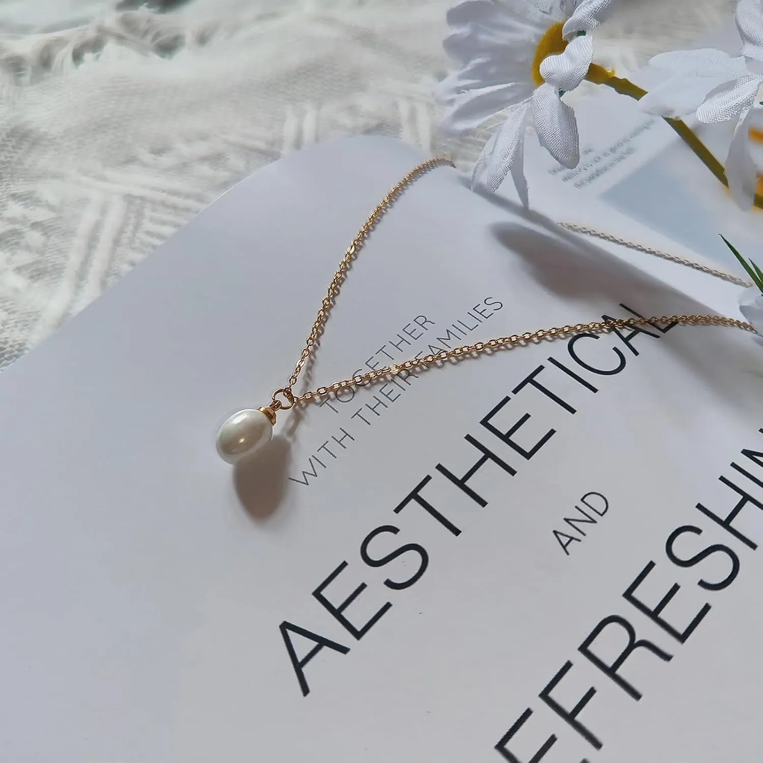 Pearl Necklaces for Women,18K Gold Plated Dainty Single Pearl Pendant Necklace Simple Pearl Choker Necklaces for Women Handmade Pearl Jewelry Bridesmaid Gifts