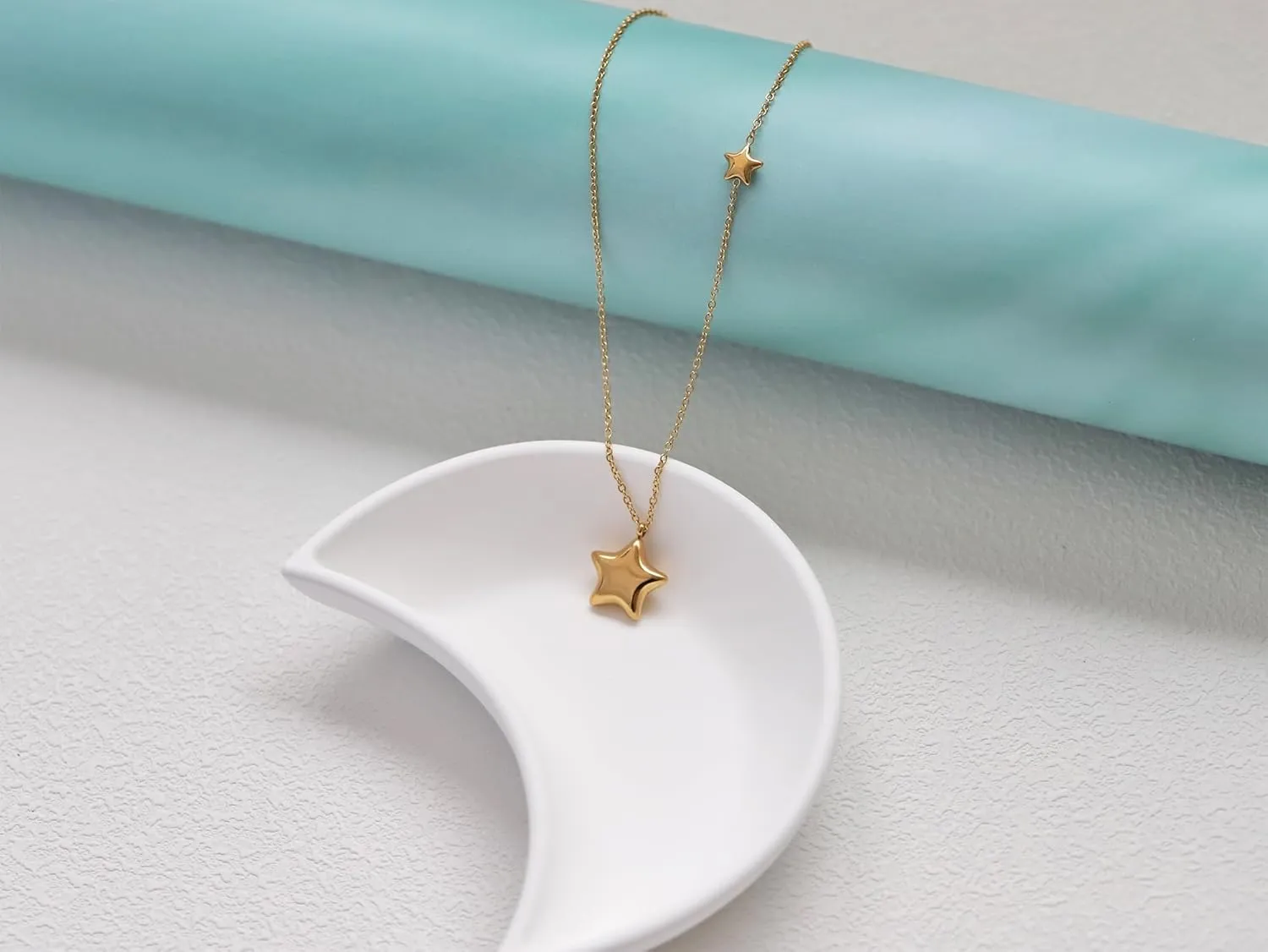 Rnivida Stainless Steel Star Necklace for Women Minimalist Star Charm Pendant with Adjustable Chain