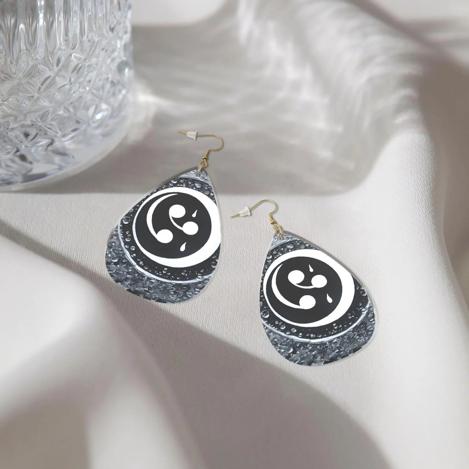 Stylish Drop-Shaped Acrylic Earrings Lightweight Printed Teardrop Dangle Earrings for Women (Yin Yang Diagram)