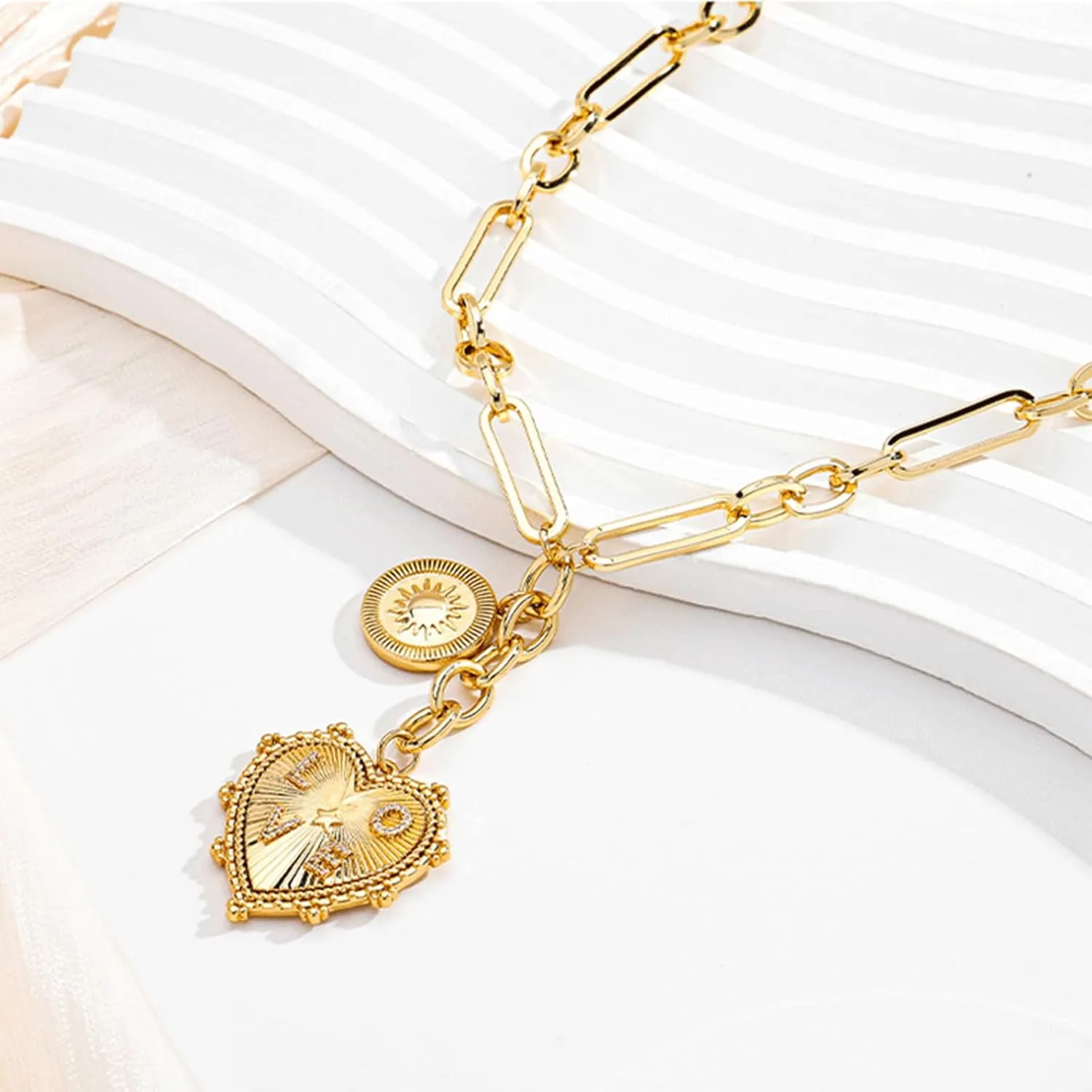 Sun Heart Charms Necklace Chunky Gold Necklace Heart Pendent Necklaces for Women 18K Gold Plated Choker Aesthetic Jewelry Hip Hop Unisex Necklaces Gold Statement Jewelry