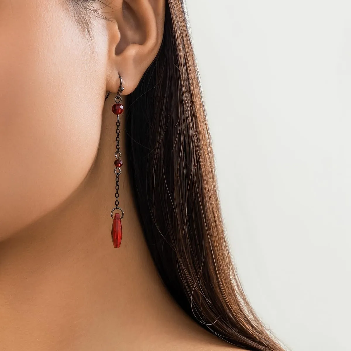 Vintage Gothic Blood Drop Tassel Earrings for Women Red Black Waterdrop Dangle Drop Earrings Punk Style Earrings Dark Teardrop Earrings Halloween Vampire Earrings Jewelry Gifts for Women
